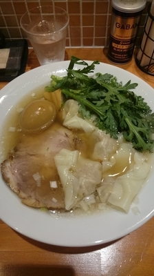 「自家製塩ワンタン麺＋チャーシュー  900円＋150円」@らーめんキッチン いいづかの写真