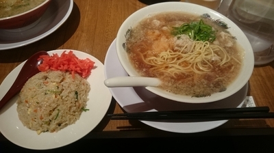「肉醤油ラーメン +ミニ焼飯セット」@肉醤油ラーメン 肉太郎 梅田第3ビル店の写真