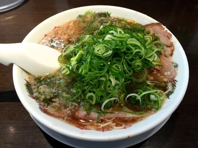 「チャーシュー麺・麺カタメ・葱多め」@来来亭 石神井店の写真