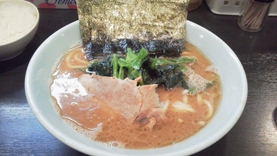 「ラーメン」@横浜家系豚骨醤油極太麺 侍 伏見店の写真
