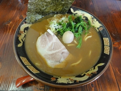 「家系カレーラーメン（中太麺）」@横濱家系ラーメン 神山 府大前店の写真