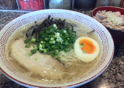 「だるまラーメン＋ミニぶたマンマ」@だるま大使 2号店の写真