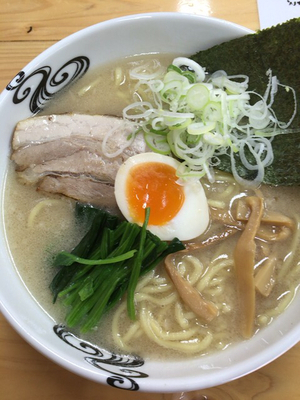 「濃厚豚骨らーめん（オープン価格500円）」@優勝軒 草加店の写真