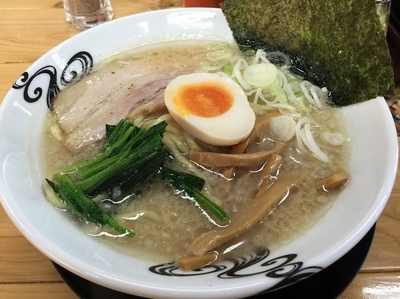 「濃厚豚骨らーめん（開店記念イベントのため８３０円⇒５００円）」@優勝軒 草加店の写真