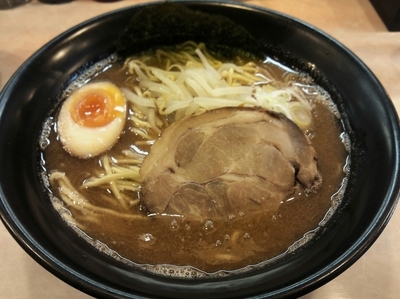 「濃厚豚骨魚介醤油ラーメン」@虎魂食堂の写真