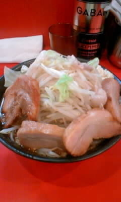 「味噌ラーメン大盛+小豚増し(ヤサイチョイましニンニクアブラ)」@ドン-キタモトの写真