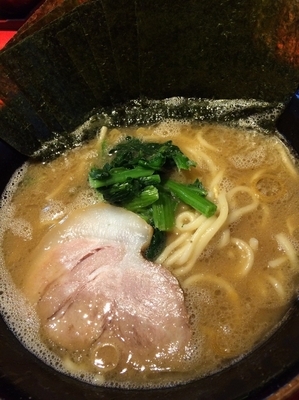 「ラーメン680円、海苔100円（5枚）」@横浜家系らーめん 清水家の写真