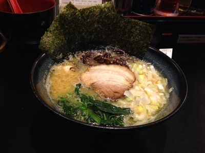 「醤油豚骨ラーメン並 780円」@ゴル麺 MACHIDAの写真