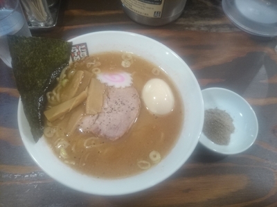 「味玉煮干しラーメン、煮干し増し」@煮干しらーめん 玉五郎 東京新宿店の写真