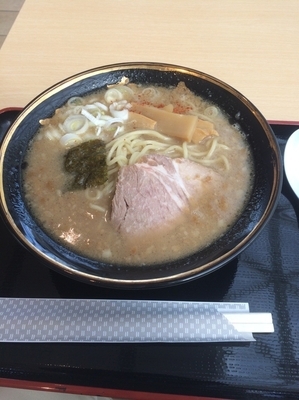 「豚骨ラーメン」@六厘舎 羽田空港店の写真