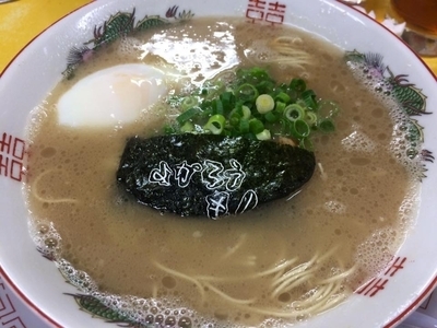 「温玉ラーメン スーパー粉落とし」@よかろうもんの写真