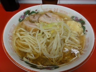 「ラーメン690円　麺少な目/野菜少な目/ニンニク」@ラーメン二郎 湘南藤沢店の写真