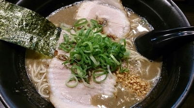 「ラーメン700円　替え玉30円」@ラーメンくれはの写真