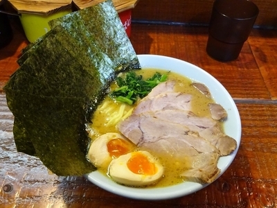 「スペシャルラーメン（980円）」@横浜家系ラーメン いとし家の写真