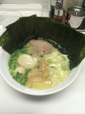 「鶏白湯ラーメン＋味玉＋海苔」@横浜ラーメン あづま家の写真
