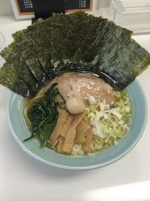 「豚骨醤油ラーメン＋海苔」@横浜ラーメン あづま家の写真