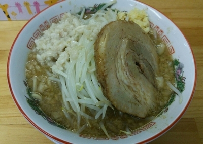 「ラーメン　ヤサイ少なめニンニクアブラマシ　730円」@ラーメン 龍郎の写真