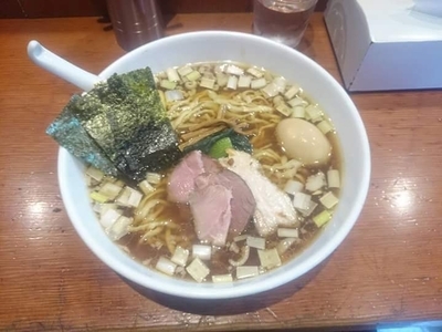 「醤油特製大盛り縮れ麺」@麺処 ほん田の写真