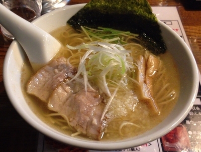 「駿河塩そば(細麺･ニンニク)850円」@らぁめん大山 富士本店の写真