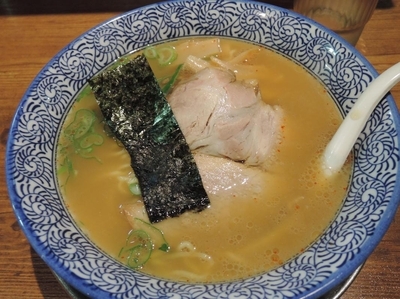 「郷家らーめん」@中華そば 郷家 天神店の写真