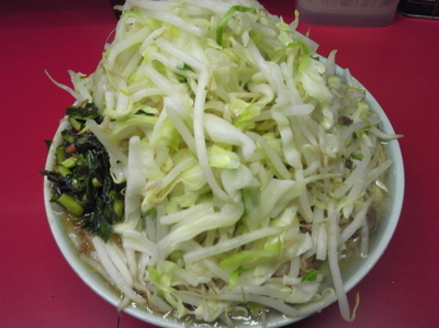 「小ラーメン豚入、ピリ辛にらだれ」@ラーメン二郎 中山駅前店の写真