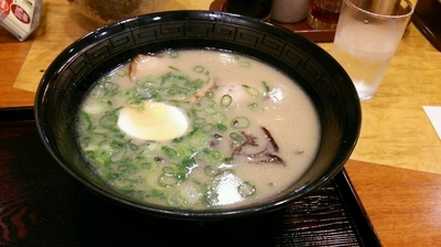 「昔らーめん」@とんこつラーメン屋台 福岡空港の写真