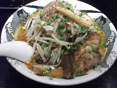 「肉増しカラシビ味噌らー麺+炒めもやし」@カラシビ味噌らー麺 鬼金棒 池袋店の写真