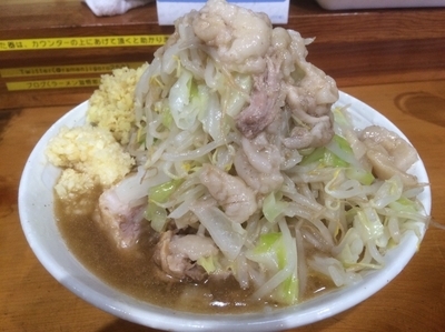 「ラーメン少なめ アブラ ニンニク 生姜 700円」@ラーメン 滋悟郎の写真