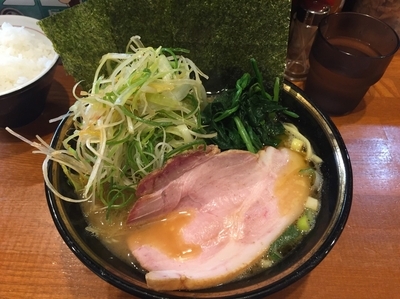 「ラーメン 並(640円)+白髪ネギ(70円)」@末廣家の写真