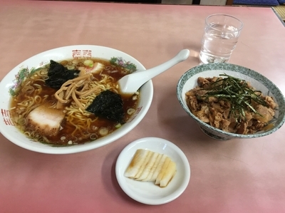 「ラーメン+肉丼(小)+漬物／850円」@龍巻軒の写真