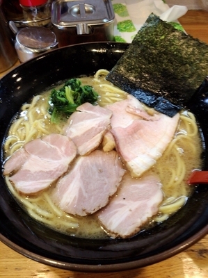 「チャーシュー麺大盛930円、硬め濃いめ」@黒田屋 本店の写真