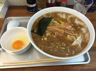 「ワンタン中華麺(950円)+生卵(50円)」@相武台 大勝軒 五一の写真