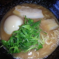 らーめん(並)(680円)、煮玉子(50円)