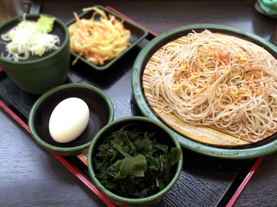 「朝そば・たまご(330円)＋わかめ(クーポン)」@ゆで太郎 人形町2丁目店の写真