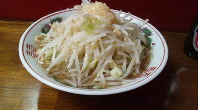 「小ラーメン　麺少なめ、やさい、にんにく　700円+ビンタン」@ザ・ラーメンスモールアックスの写真
