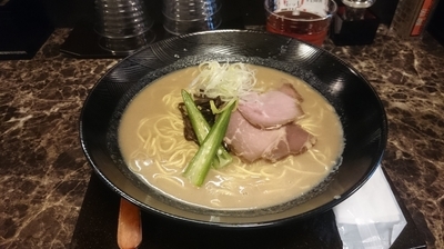 「キングトーン(塩)大盛 +ライス」@きねこの写真