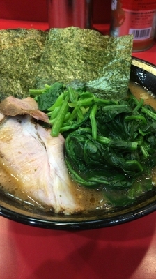 「ラーメン➕ほうれん草」@家系総本山 ラーメン吉村家の写真