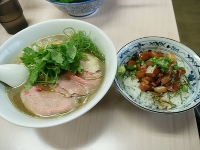 「煮干しそば濃いめ　730円　代打鰤丼　360円」@中華そば よしかわの写真