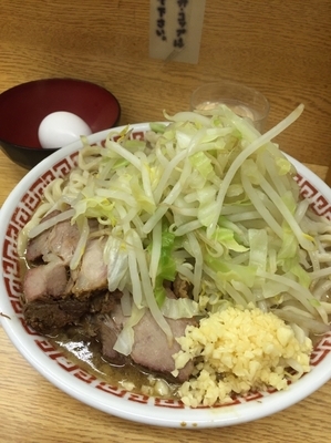 「小ラーメン ニンニク 生卵」@ラーメン二郎 環七新新代田店の写真