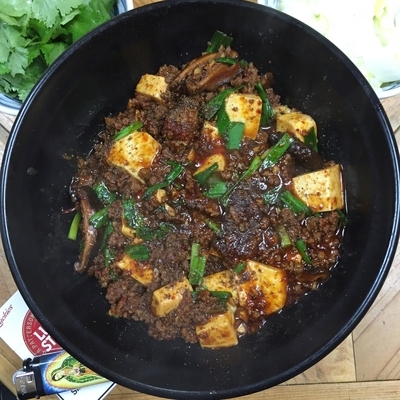 「麻婆まぜそば(小)＋パクチー＋ざく切りネギ」@自家製麺 てんかの写真