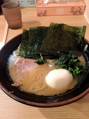 「ラーメン、味玉、硬め濃いめ」@紫蔵の写真