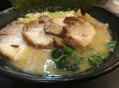 「豚骨醤油ラーメン＋チャーシュー」@松壱家 藤沢南口店の写真