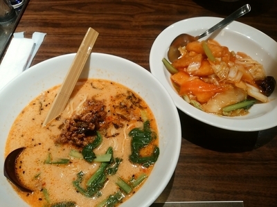 「本日のランチ②(四川風の白身魚と野菜丼＆担々麺)980円」@上海華龍 ヤマダ電機LABI1高崎店の写真