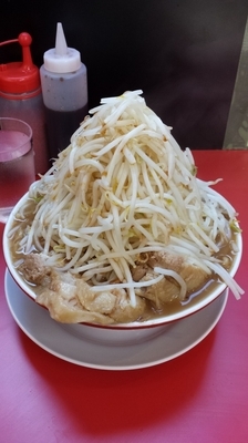 「開店サービス￥500ラーメン+豚１枚￥90」@鷹の目 獨協大学前本店の写真
