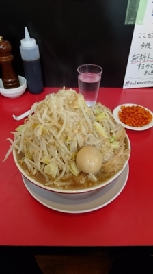 「ラーメン開店記念500円、豚マシ2枚180円、味玉100円」@鷹の目 獨協大学前本店の写真
