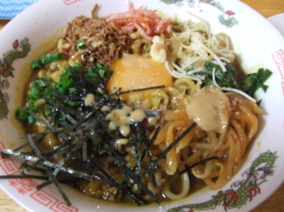 「謹製！小籠包の肉出汁カレー混ぜそば　８５０円」@六角橋焼小籠包の写真