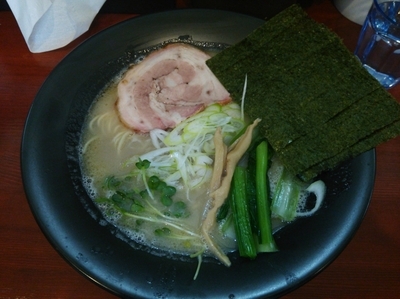 「あら塩豚骨拉麺」@拉麺 空の写真