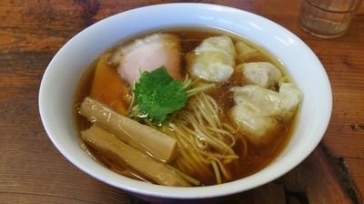 「わんたん醤油らぁめん(900円)」@飯田商店 湯河原本店の写真