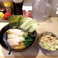 チャーシュー麺大盛、硬め濃いめ