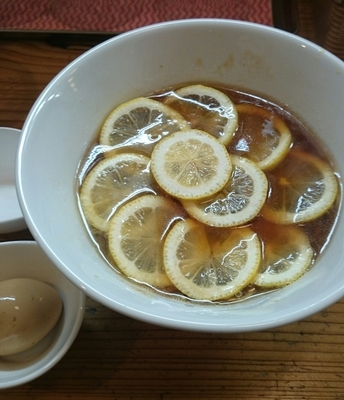「レモンラーメン・味玉」@中華蕎麦 りんすず食堂の写真
